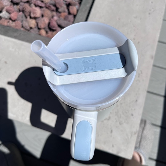 Stanley 30 oz Tumbler with handle color Fog - Picture 3 of 4